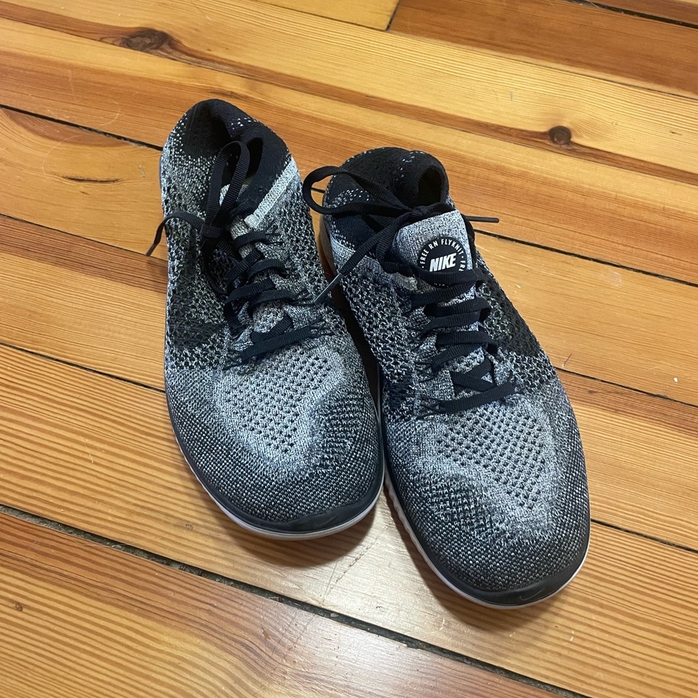Nike Black and Gray Knit Running Shoes